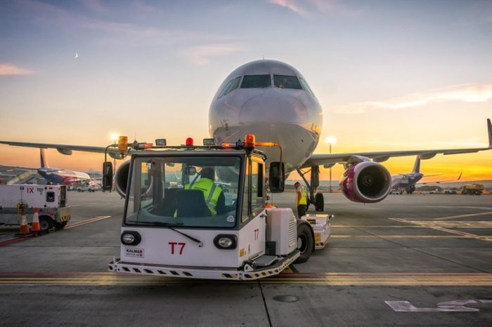 Planes at Cluj International Airport start using sustainable aviation fuel provided by OMV Petrom